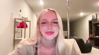 riababe Video  [Chaturbate] striking intriguing broadcaster lips