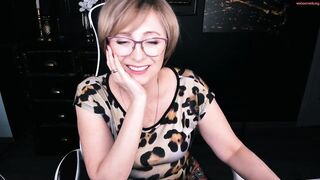 sugarvi Video  [Chaturbate] voluptuous hourglass pantyhose elegant physique