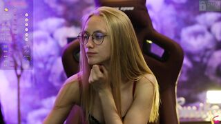 angeellina - [Video] cum big clit feet solo