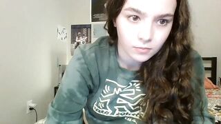 into_the_panda - [Video] alone office nest kissing