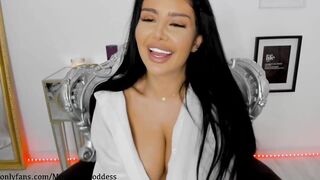 moniqueeass - [Video] cutie boobies deep curvy