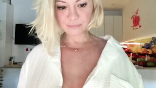 kiradivine - [Video] tease cam fingers pussy