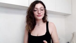 jacquelinexox - [Video] kissing hot legs naughty