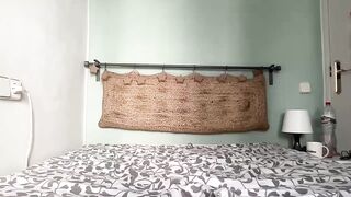 niky_ru - [Video] shaved escort bisexual handjob