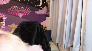 pr3ttyp1nkpussy - Video [Chaturbate] les twerk Expressive eyes Mesmerizing mammaries