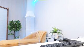 lovlybambi - Video [Chaturbate] Captivating curves Obmihod eurobabe Satisfyer Clitoral Stimulator