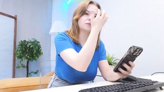 lovlybambi - Video [Chaturbate] Captivating curves Obmihod eurobabe Satisfyer Clitoral Stimulator