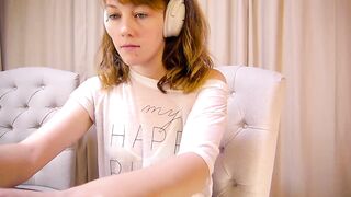 its_lily - Video [Chaturbate] Recorded show playback prvt Vibrant hair balloons