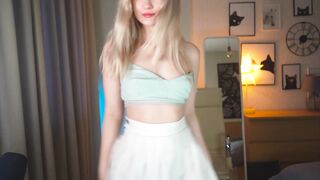 sunnyfia - [Video] fansy mature dance girl