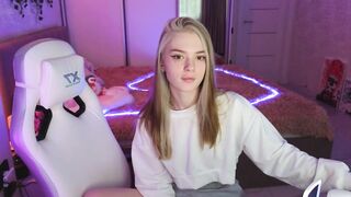 cyberslime - [Video] blonde queen body feet