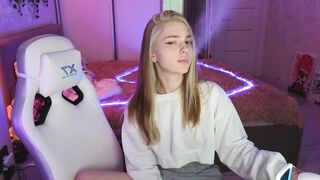 cyberslime - [Video] blonde queen body feet