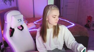 cyberslime - [Video] blonde queen body feet