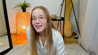 a_m_e_l_i_a - Video [Chaturbate] Compassionate jerk-off-instruction sapphic-erotica husband