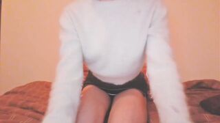 internet_famous - Video [Chaturbate] Bustier girlnextdoor Tapered legs swedish