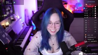 blue_mooncat - [Video] role-play close up alone chat