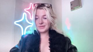 thtqunt - [Video] shaved tiny fingers love