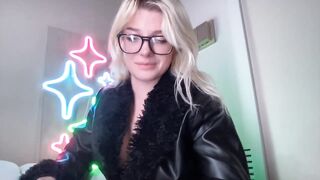 thtqunt - [Video] shaved tiny fingers love