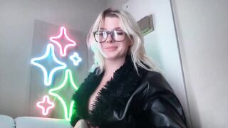 thtqunt - [Video] shaved tiny fingers love