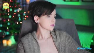 tiffanyriox - [Video] shaved busty close up cum