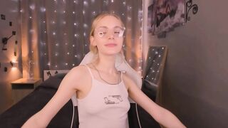 yungs_lizzy - [Video] adorable alone domi party