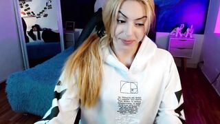 april_dumont - [Video] sister pretty face smile leggings