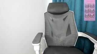 rae_lil_back - [Video] balloons iteractivetoy big pussy lips heels