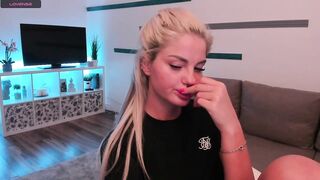 Nia_Blondie_X - [Stripchat] flashing romantic romantic-young striptease