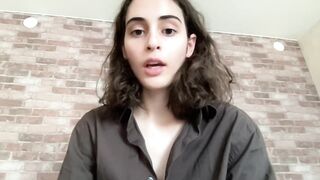 wonderland_stia - [New Chaturbate] queen movie dildo fucking petite