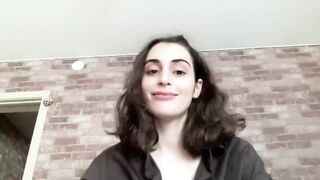 wonderland_stia - [New Chaturbate] queen movie dildo fucking petite