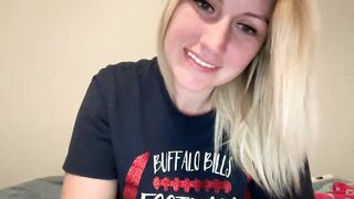 smexxii93 - [New Chaturbate] kissing teen office cutie
