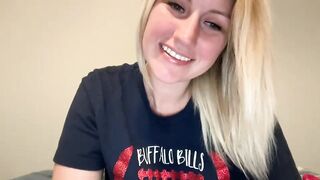 smexxii93 - [New Chaturbate] kissing teen office cutie