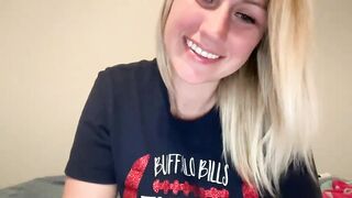 smexxii93 - [New Chaturbate] kissing teen office cutie