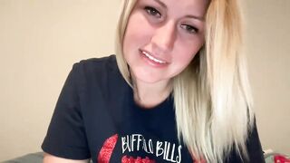 smexxii93 - [New Chaturbate] kissing teen office cutie