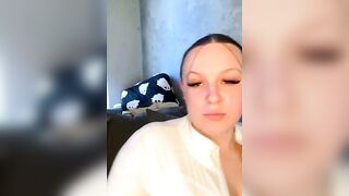 riri_bstvx - We've recorded a private show for you twerk-young recordable-publics mobile interactive-toys