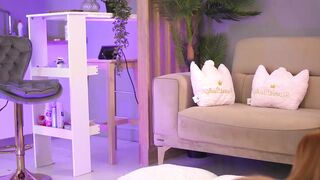 LeyaMeyers - Porn Video [Bongacams]: sensual, popular internet personality, captivating chest