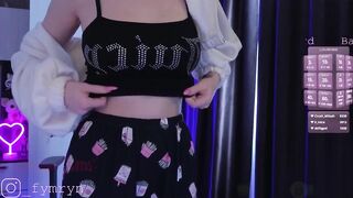 fymryn - Porn Video [Bongacams]: voluptuous figure, stunning cleavage, elegant rear