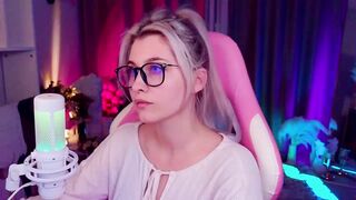 HoneyCherry - Porn Video [Bongacams]: chill vibes with her, popular internet personality, vibrant performer