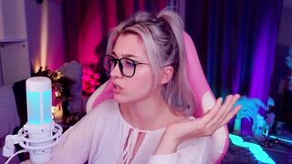 HoneyCherry - Porn Video [Bongacams]: chill vibes with her, popular internet personality, vibrant performer