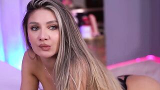 BlairSander - Porn Video [Bongacams]: captivating rear, hourglass figure, alluring ass