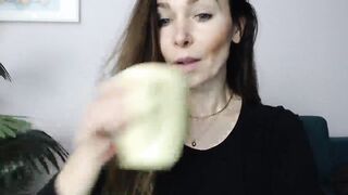 Delilah_sweet - Porn Video [Myfreecams]: energetic content creator, engaging broadcaster, stunning posterior