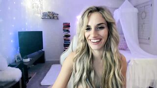 LillieQ - Porn Video [Myfreecams]: ravishing derriere, talented streamer, natural body