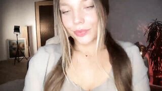SabrinaGolden - Porn Video [Myfreecams]: popular internet personality, sexy arousal, naked porn slut