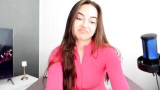 BeeTheQueen - Porn Video [Myfreecams]: seductive frame, shaved, radiant muse