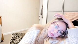British_Cutie - Porn Video [Myfreecams]: stunning décolletage, recording, delicate lines