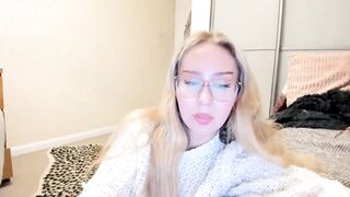 British_Cutie - Porn Video [Myfreecams]: stunning décolletage, recording, delicate lines