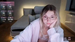 Daisyy - Porn Video [Myfreecams]: elegant rear, dildo fucking, luscious mounds