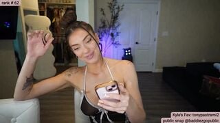 KylieNicole - Porn Video [Myfreecams]: lovely diva, gorgeous bust, voluptuous décolletage