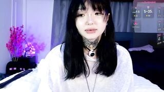 Leinbone - Porn Video [Bongacams]: popular internet personality, captivating buttocks, dynamic broadcaster