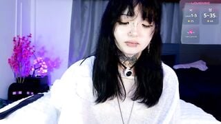 Leinbone - Porn Video [Bongacams]: popular internet personality, captivating buttocks, dynamic broadcaster