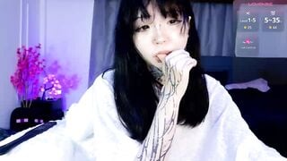 Leinbone - Porn Video [Bongacams]: popular internet personality, captivating buttocks, dynamic broadcaster